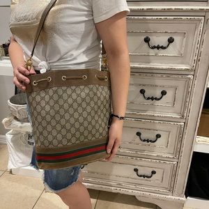 Vintage Gucci drawstring bucket bag